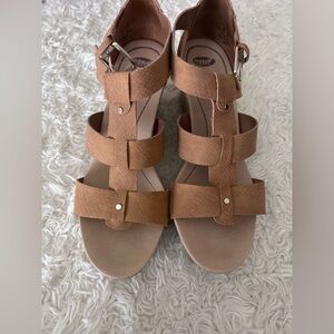 Dr. Scholl's Tan Textured Sandals‎